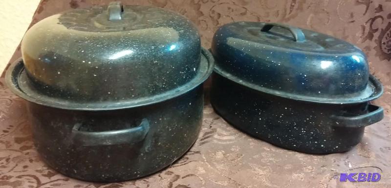 lot 60 image: Lot of 2 ceramic roasters...