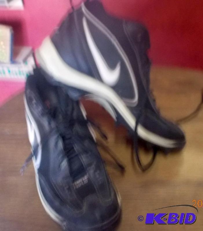 lot 65 image: Size 8 12 Cleats...