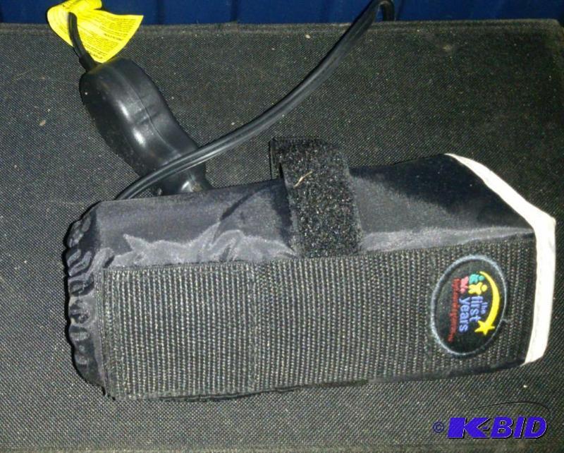 lot 69 image: Bottle warmer with car adapter...
