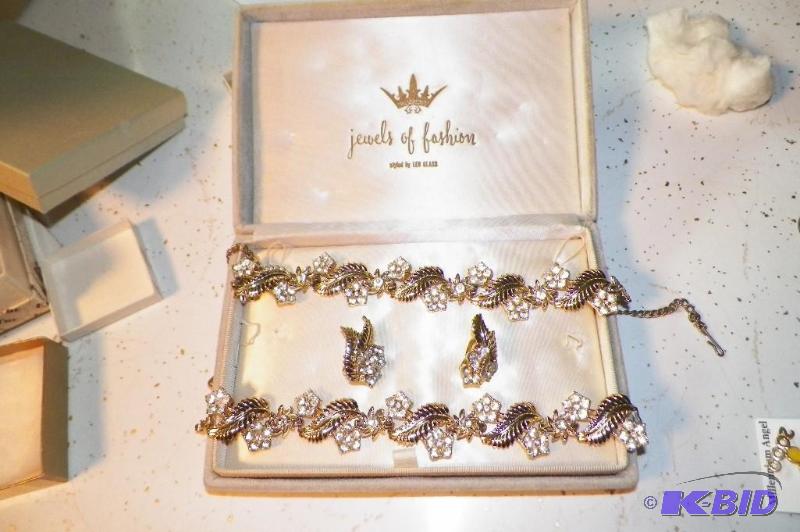 Leo Glass necklace, bracelet and earrings set