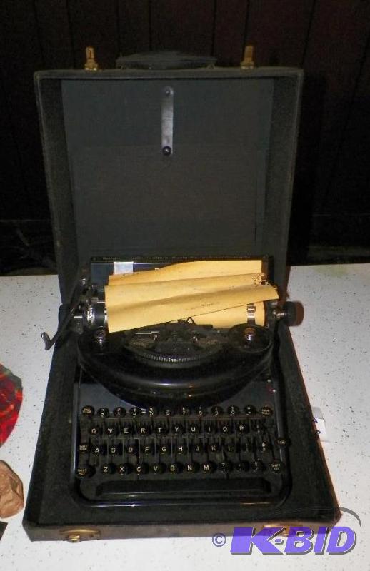 Remington Noiseless Model 7 Typewriter in Case