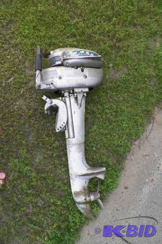 lot 101 image: Hiawatha Boat Motor
