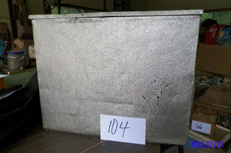 lot 104 image: Old Milk Box