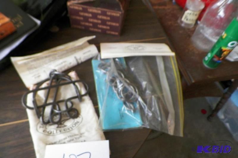 lot 107 image: Tavern Puzzle Collection Puzzle