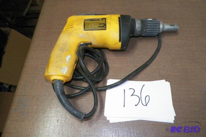 lot 136 image: DeWalt DW250 Screwdriver
