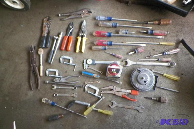 lot 17 image: Miscellaneous Box of Tools