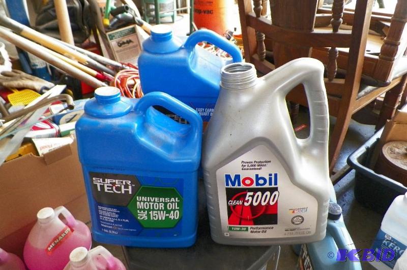 lot 178 image: 3 Gallons of Motor Oil