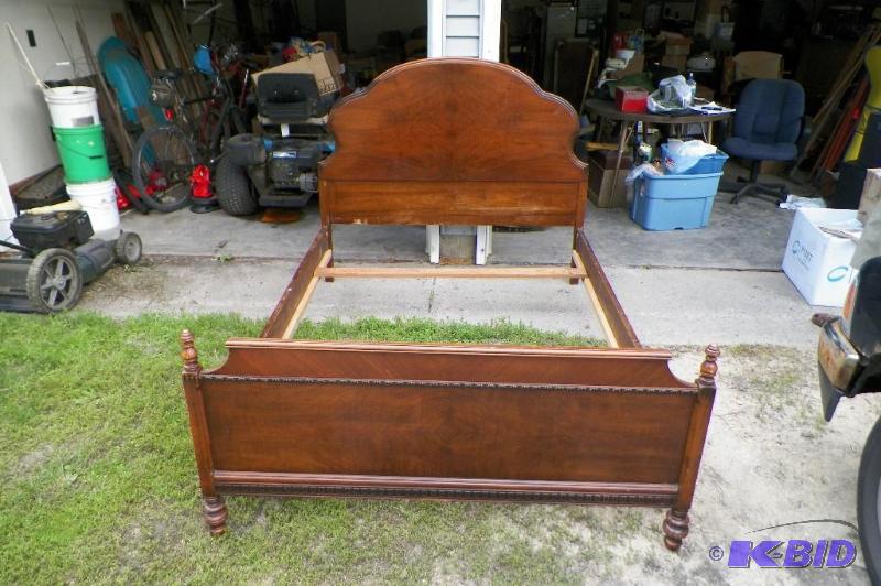 lot 18 image: Antique Bed Frame