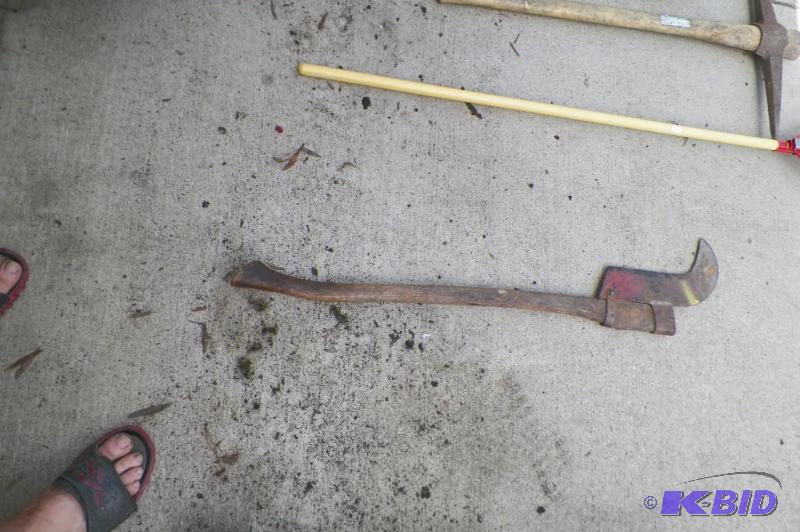 lot 189 image: Wooden Handle Tool