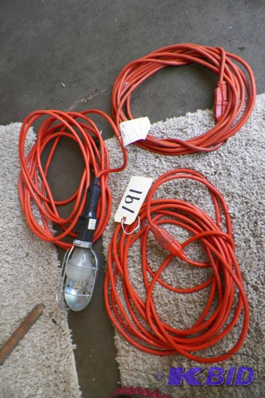 lot 191 image: 2 Extension Cords and 1 Trouble Light