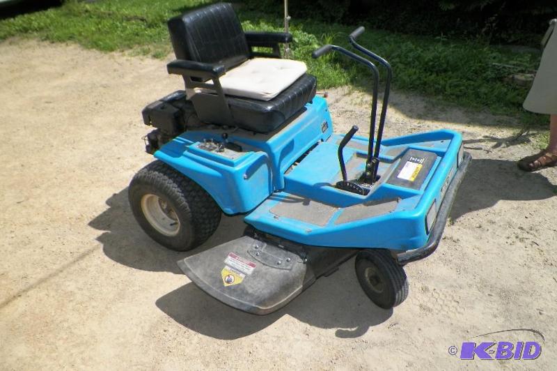 lot 2 image: Dixon 4421 Riding Mower