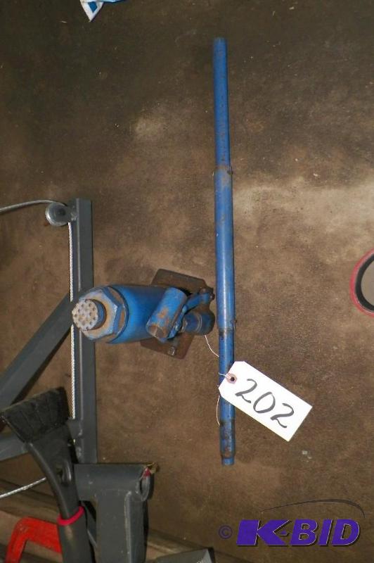 lot 202 image: Car Jack