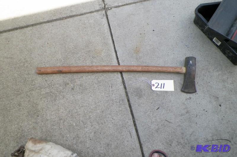 lot 211 image: Splitting Maul