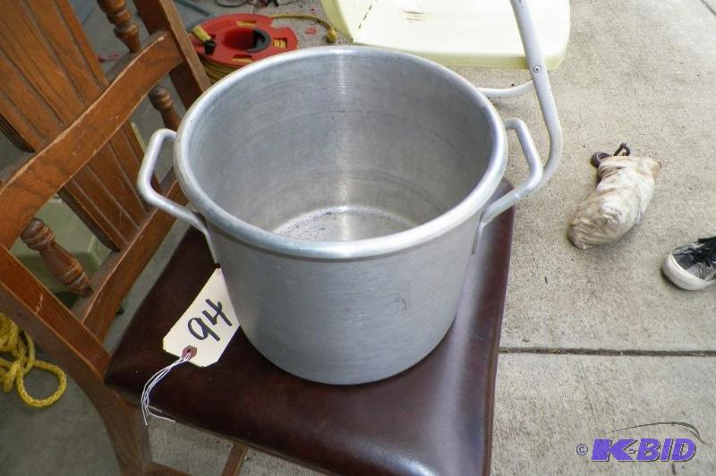 lot 219 image: Wear Ever 12 Quart Stock Pot