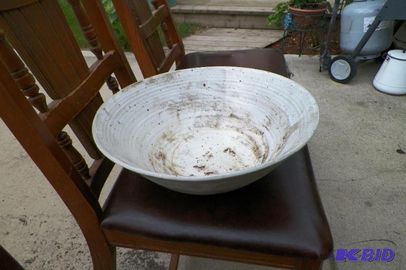 lot 232 image: Appears to be an Antique Bowl