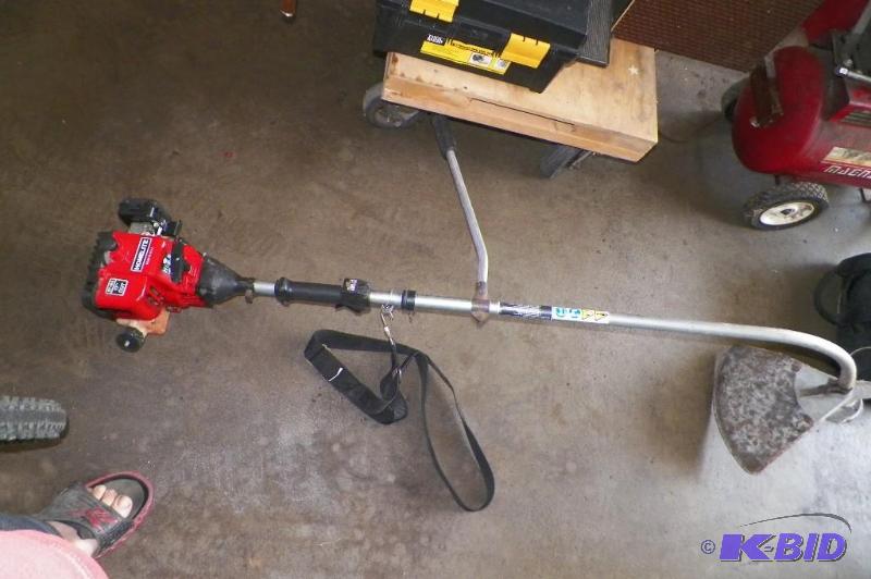 lot 28 image: Homelite Weed Whip