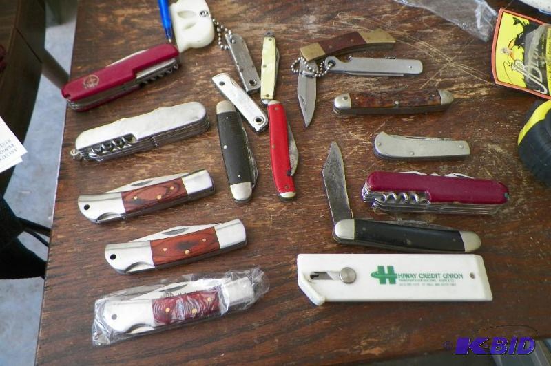 lot 36 image: Pocket Knives