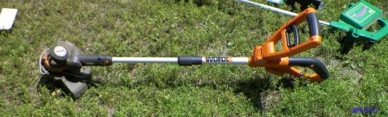 lot 56 image: The Worx Leaf Blower SYSTEM AND Weed Wacker