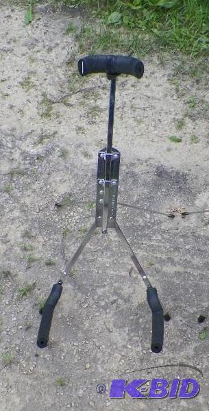 lot 70 image: Guitar Stand