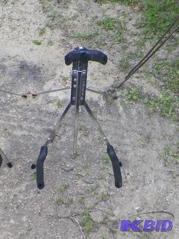 lot 71 image: Guitar Stand