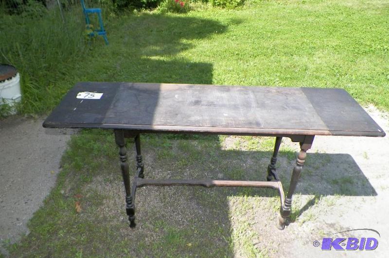 lot 75 image: Antique Table