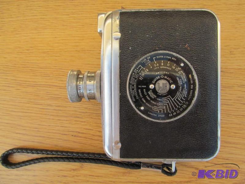 lot 24 image: Vintage Movie camera