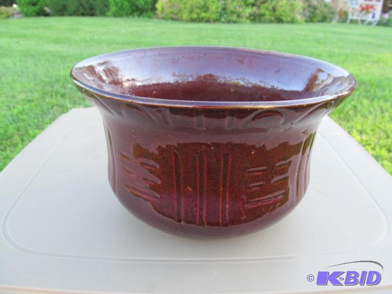 lot 25 image: Roseville Pottery