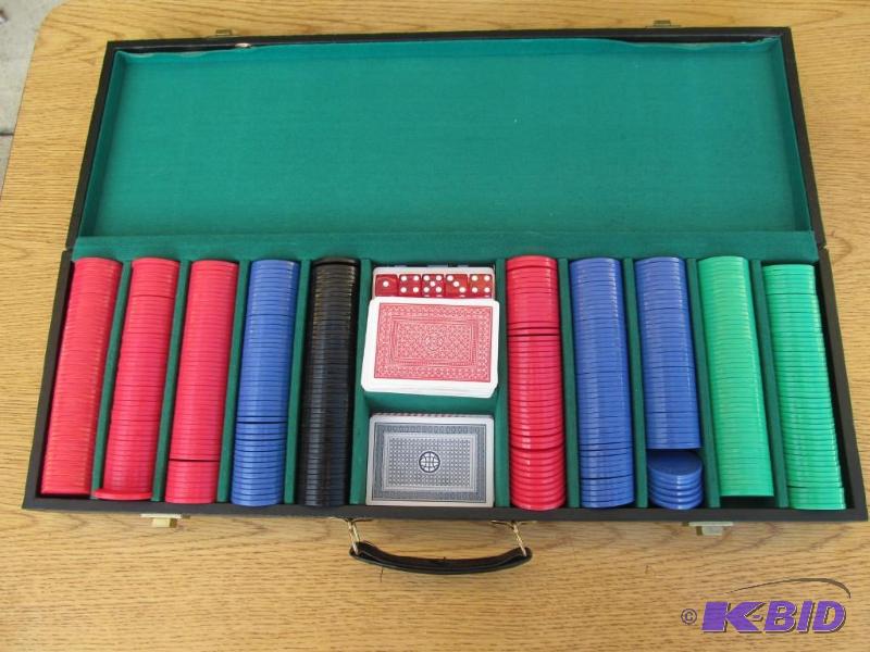 lot 26 image: Poker Chip Kit
