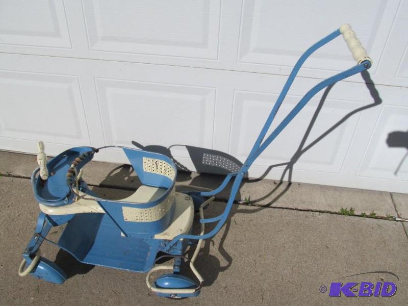 lot 27 image: Vintage Baby Stroller