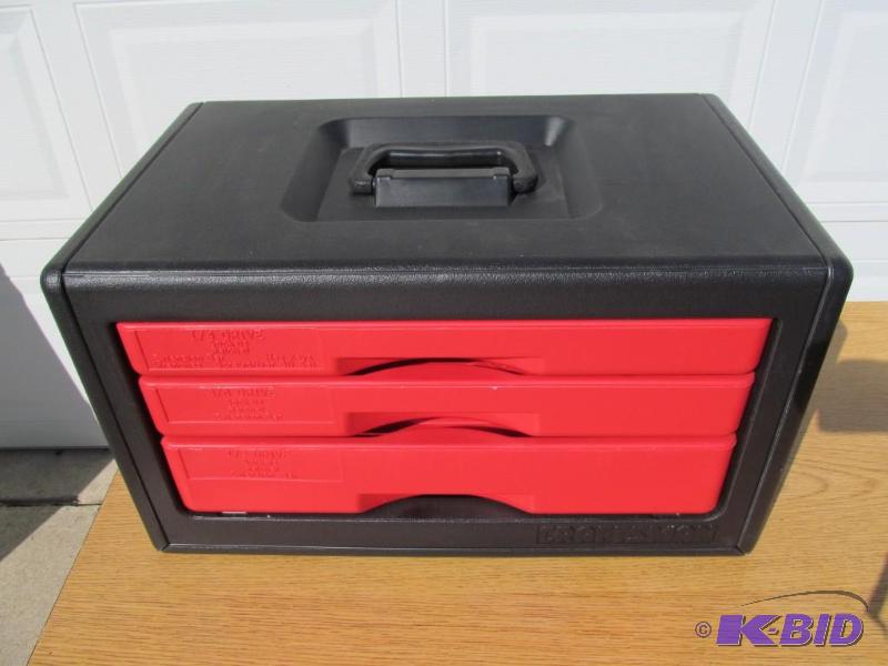 lot 34 image: Craftsman tool box