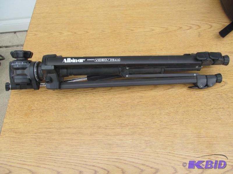 lot 50 image: Albinar 9900 Video Tri-Pod