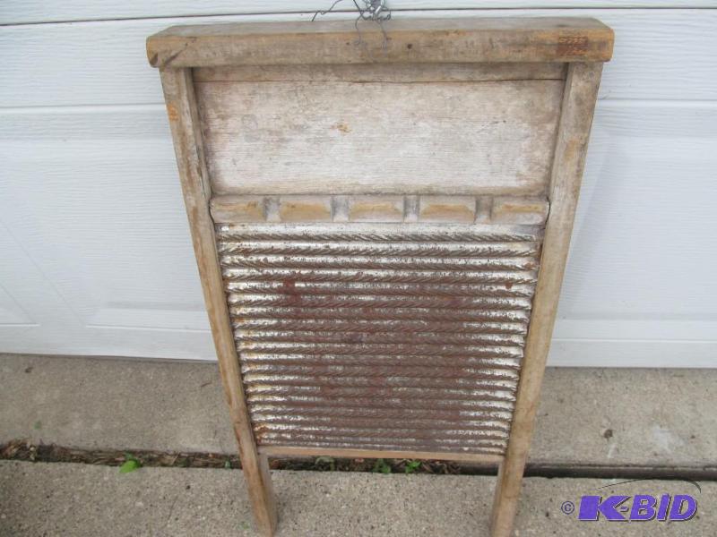 lot 51 image: Vintage Wash Board