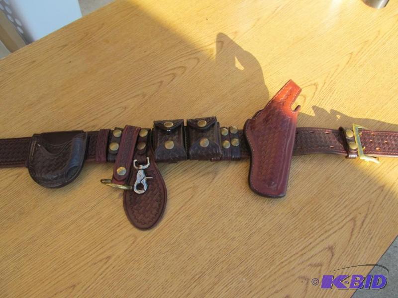 lot 54 image: Law Enforcement Belt