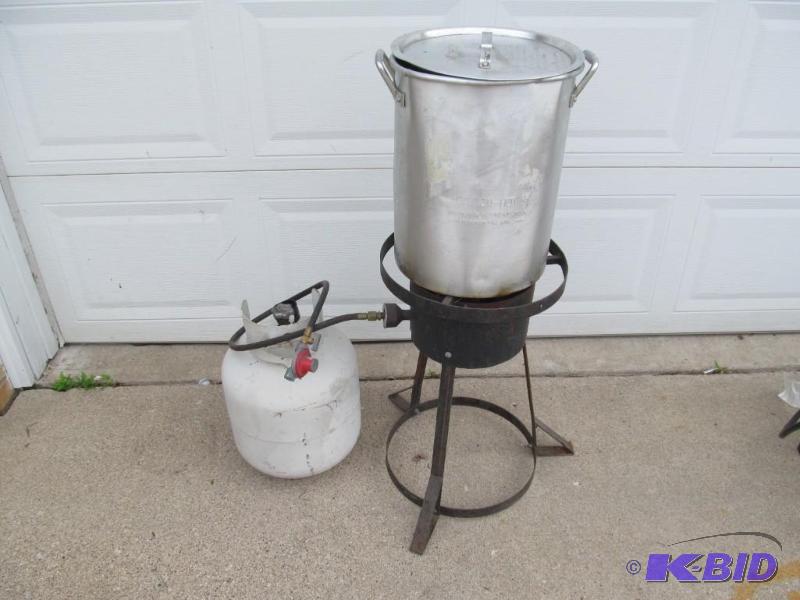 lot 55 image: Outdoor Turkey Cooker