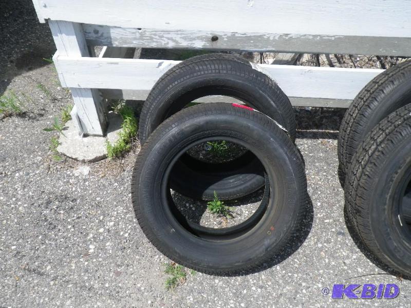 2 new Kumho tires, 20560R14...