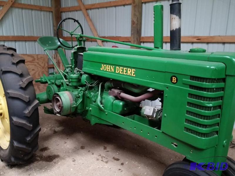 lot 1 image: 1946 John Deere Tractor...