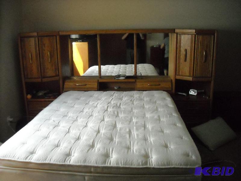 lot 1 image: Queen size Blackhawk bedroom set