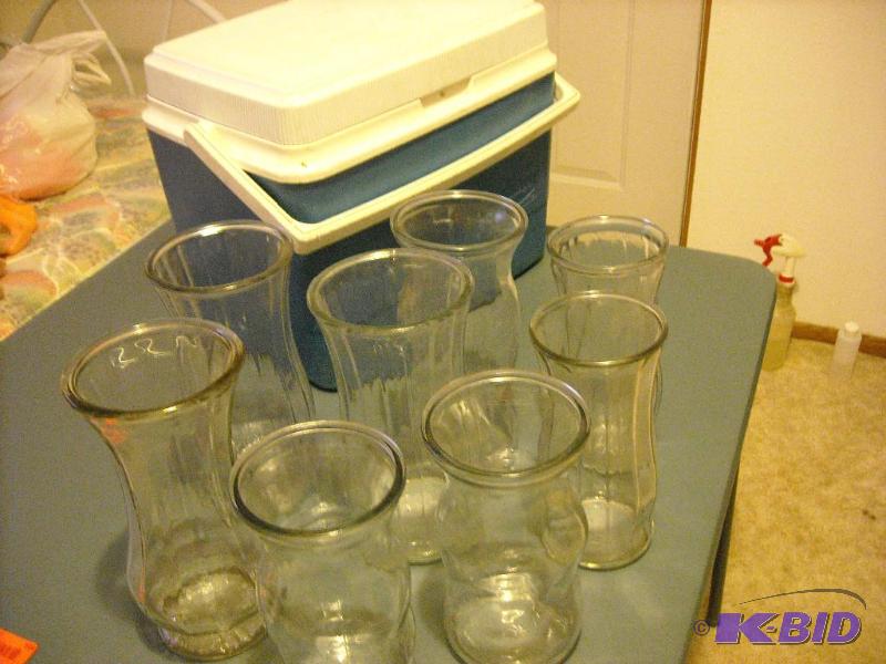 lot 104 image: 8 flower vase and blue cooler