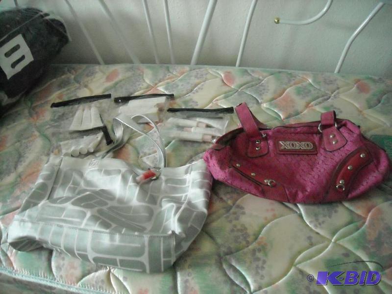 lot 114 image: Mary Kay samples, pink purse and bag