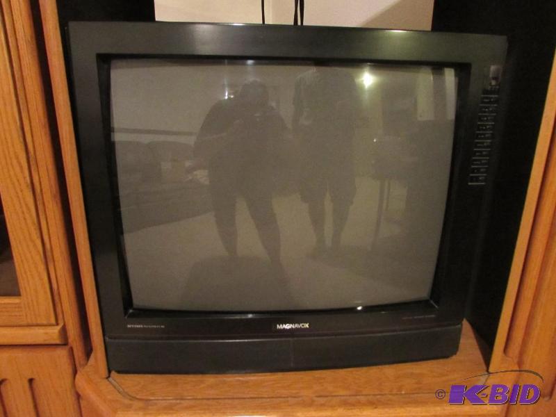 lot 118 image: Magnavox TV 27