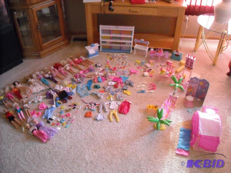 lot 12 image: 17 Barbies and 1 Ken Doll and lots of accessories