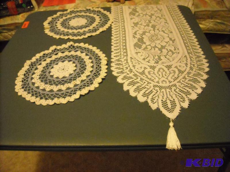 lot 124 image: round doilies and table runner