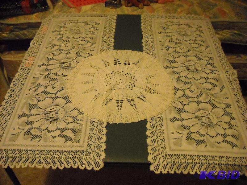 lot 125 image: round doily and table runners