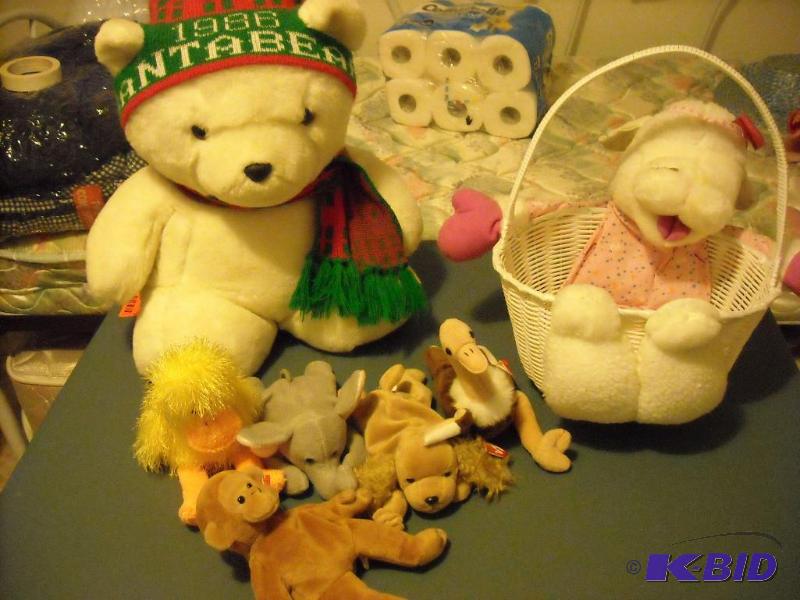 lot 126 image: Misc childrens items