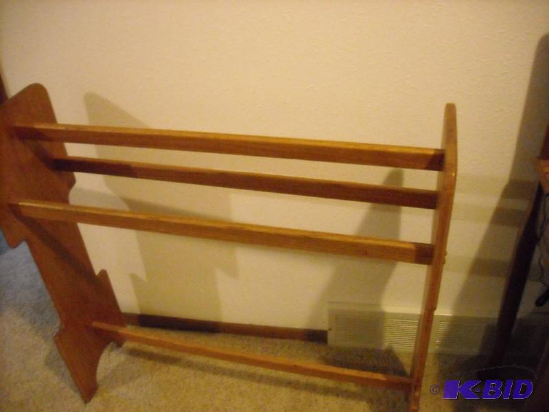 lot 133 image: oak blanket rack