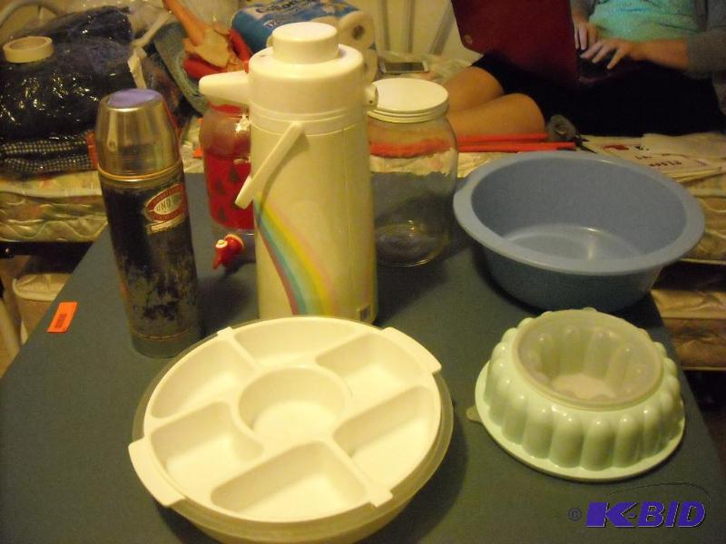 lot 141 image: Misc kitchen