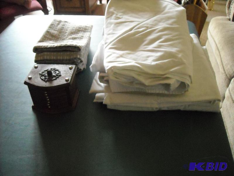 lot 168 image: sheets, cloth napkins and coaster