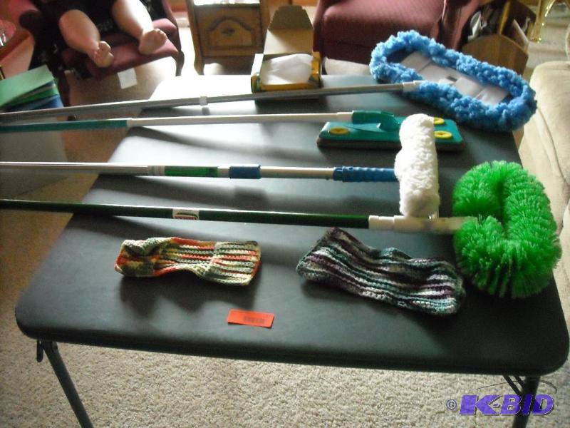 lot 174 image: misc cleaning tools