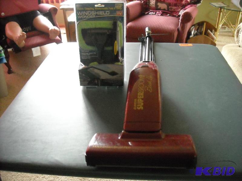 lot 175 image: vacuum and car windshield cleaner