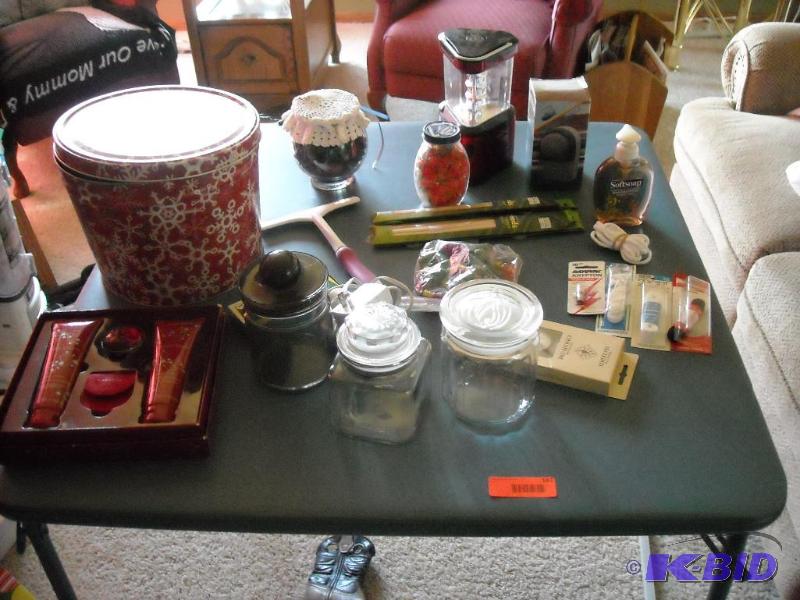 lot 182 image: misc items